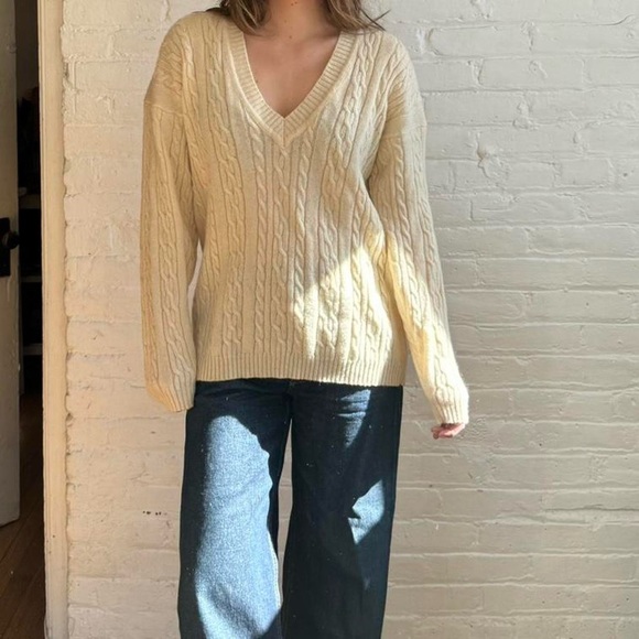 Vintage 90s / Y2K White Wool V-Neck Fisherman Sweater - Picture 5 of 8